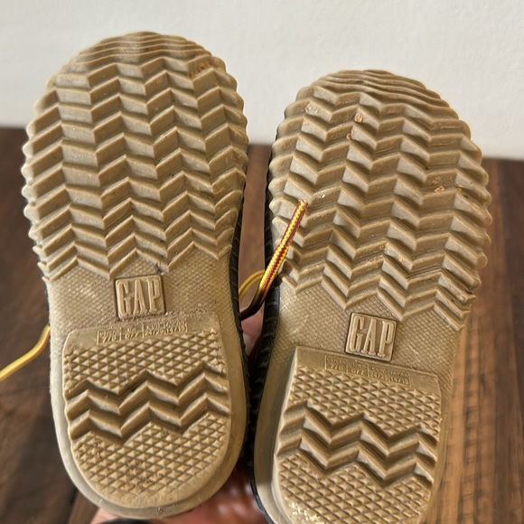 Gap Duck Boots - Picture 3 of 3